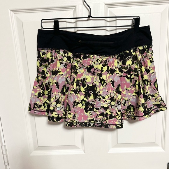 lululemon athletica Dresses & Skirts - Lululemon pace flower rival skirt